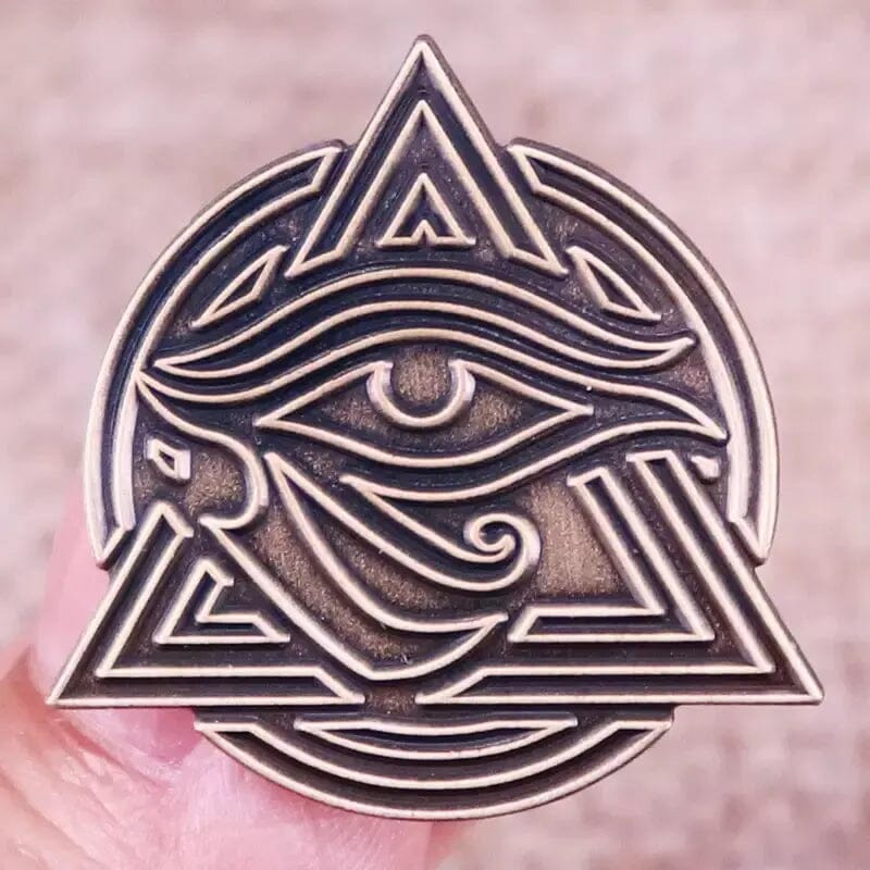 Pin's Maçonnique Œil d’Horus sur Cercle et Triangle pins Nos Colonnes - Boutique Maçonnique 