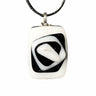 Pendentif blanc et noir en verre fusionné N°14