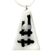Pendentif blanc et noir en verre fusionné N°2