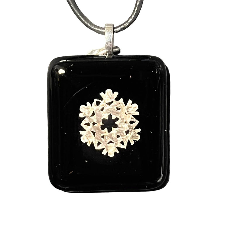 Pendentif noir fleur en verre fusionné N°4 - Nos Colonnes