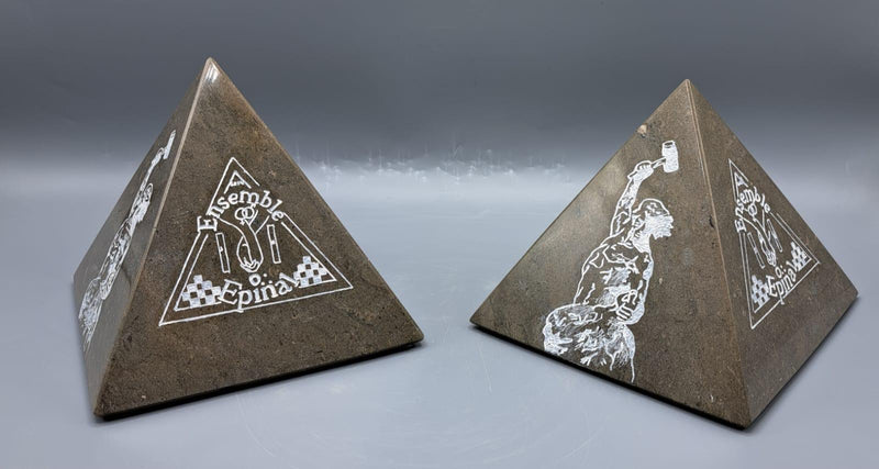 Sculpture « Pyramide » pour passage de Compagnon - gravure au choix - Nos Colonnes