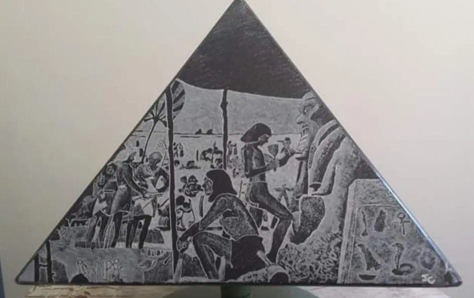 Sculpture Pyramide 4 faces avec gravures « La Taille de la pierre à différentes époques » Nos Colonnes - Boutique Maçonnique